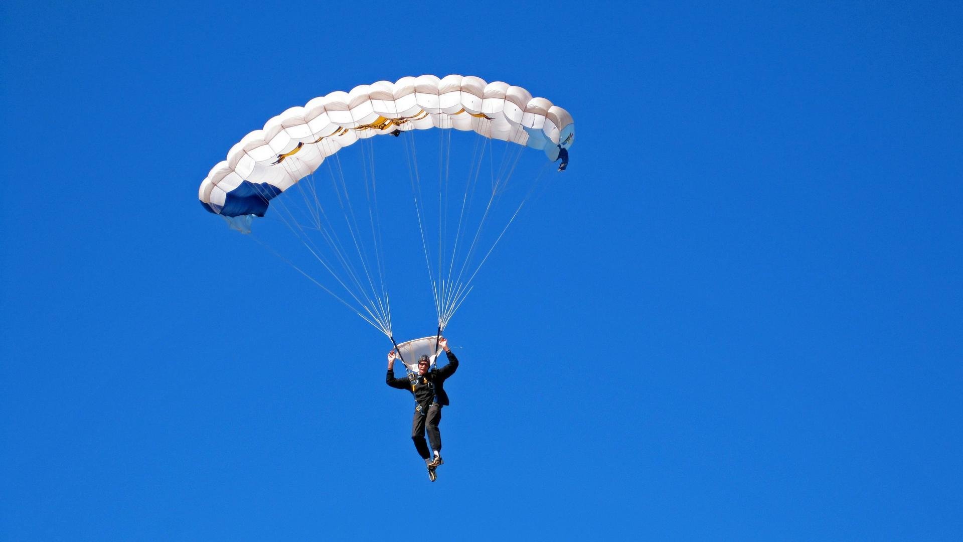 青少年“青春励志故事会”在中国各地持续展开，弘扬正能量，青少年励志故事及感悟